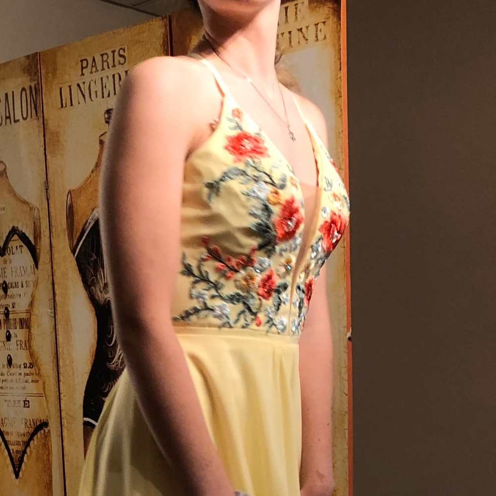 Classy Spring Yellow Prom Gown